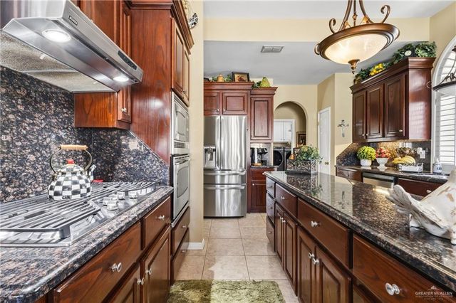 3509 Plazas Del Lago Drive, Edinburg, TX 78539