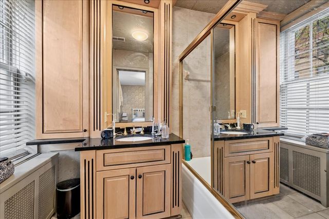 3750 N Lake Shore Drive 1D, Chicago, IL 60613