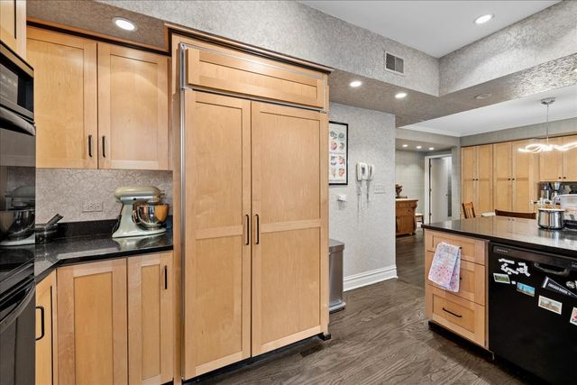 3750 N Lake Shore Drive 1D, Chicago, IL 60613