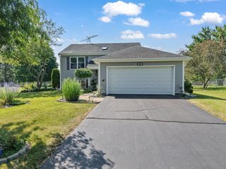935 Revere Lane, Island Lake, IL 60042