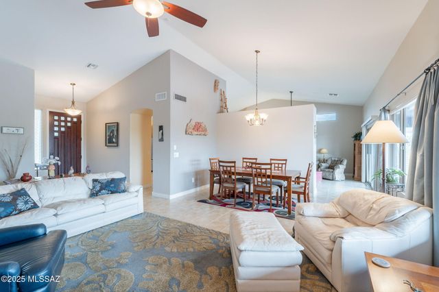 2740 E Ponce Court, Green Valley, AZ 85614