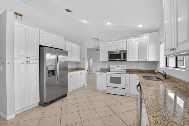 6043 Sunberry Circle, Boynton Beach, FL 33437