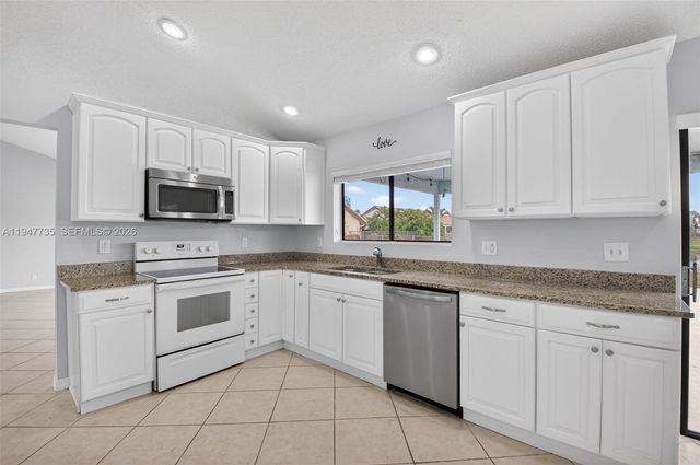 6043 Sunberry Circle, Boynton Beach, FL 33437