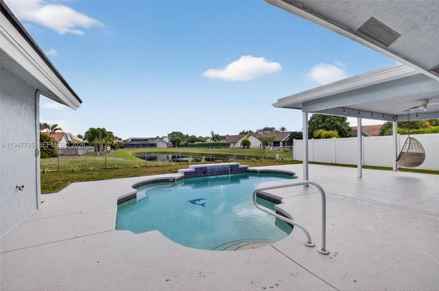 6043 Sunberry Circle, Boynton Beach, FL 33437