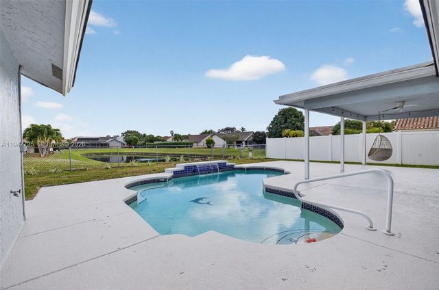 6043 Sunberry Circle, Boynton Beach, FL 33437