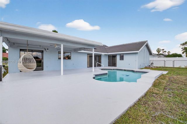 6043 Sunberry Circle, Boynton Beach, FL 33437