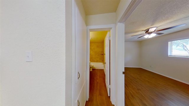 2107 Magnolia DR B, Round Rock, TX 78664