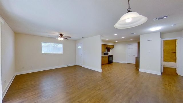 2107 Magnolia DR B, Round Rock, TX 78664