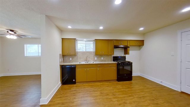 2107 Magnolia DR B, Round Rock, TX 78664
