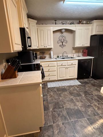131 Weathering Drive, Austin, AR 72007
