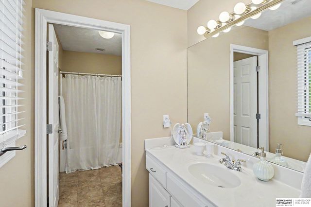 18422 Ontario Street, Omaha, NE 68130