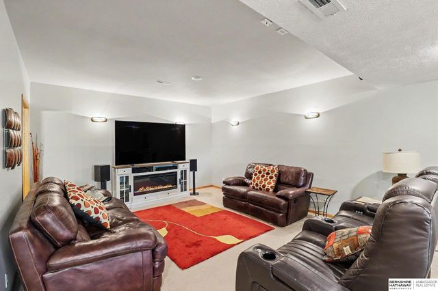 18422 Ontario Street, Omaha, NE 68130