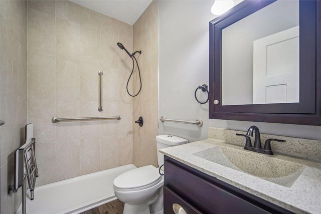 4411 NE Briarwood Drive, Ankeny, IA 50021