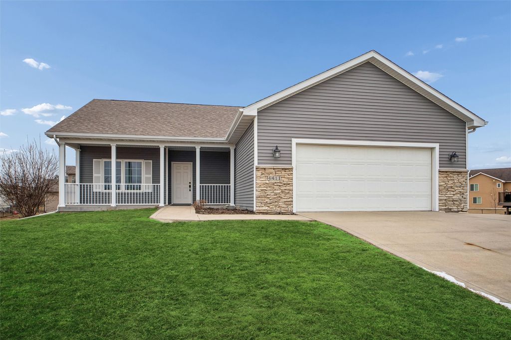 4411 NE Briarwood Drive, Ankeny, IA 50021