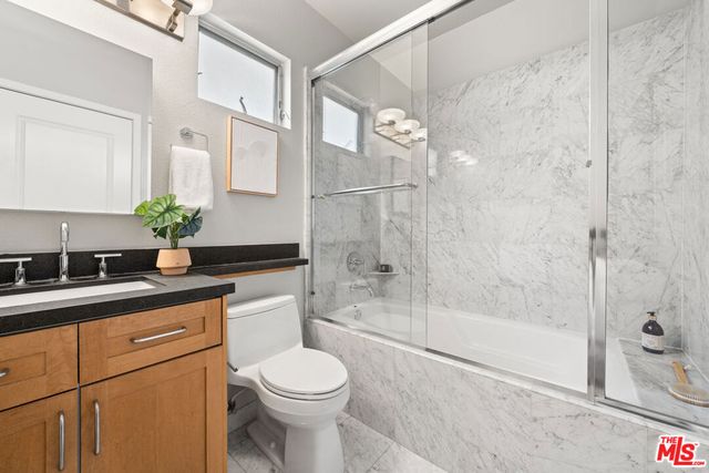 2397 Silver Lake Boulevard 22, Los Angeles, CA 90039