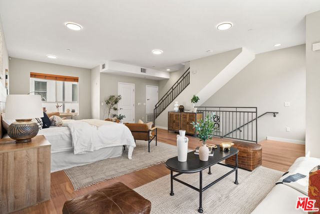 2397 Silver Lake Boulevard 22, Los Angeles, CA 90039