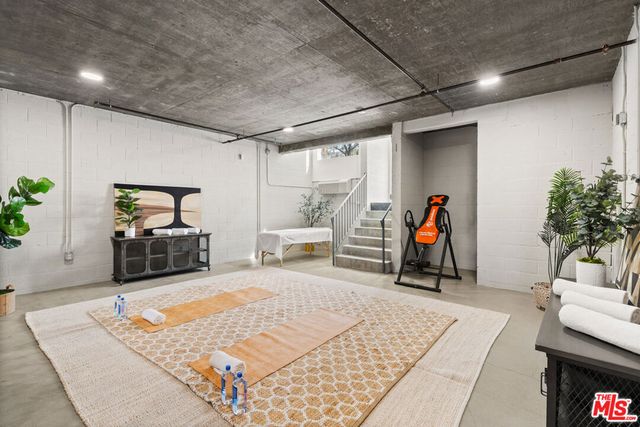 2397 Silver Lake Boulevard 22, Los Angeles, CA 90039