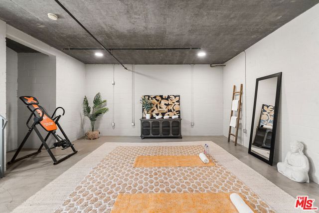 2397 Silver Lake Boulevard 22, Los Angeles, CA 90039