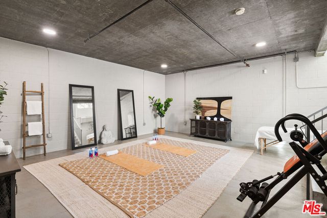 2397 Silver Lake Boulevard 22, Los Angeles, CA 90039