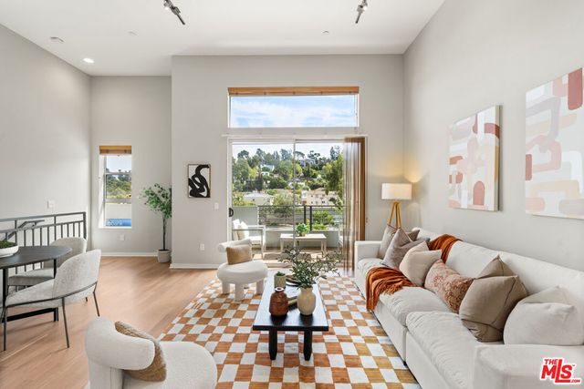 2397 Silver Lake Boulevard 22, Los Angeles, CA 90039