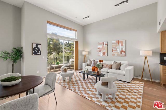 2397 Silver Lake Boulevard 22, Los Angeles, CA 90039