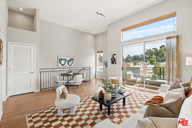 2397 Silver Lake Boulevard 22, Los Angeles, CA 90039