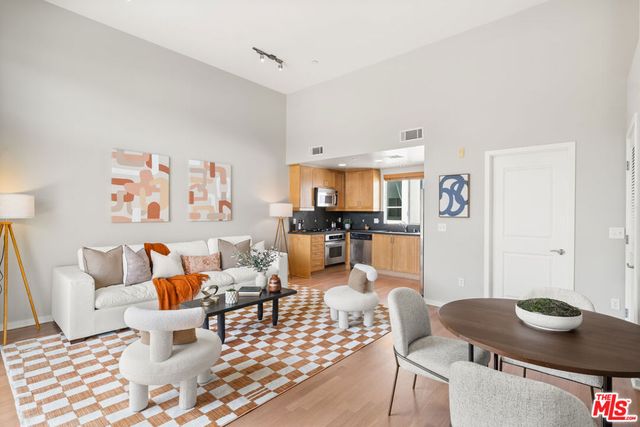 2397 Silver Lake Boulevard 22, Los Angeles, CA 90039