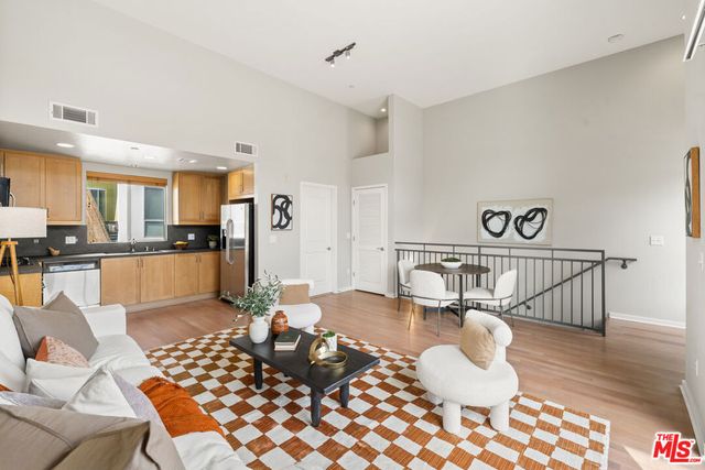 2397 Silver Lake Boulevard 22, Los Angeles, CA 90039