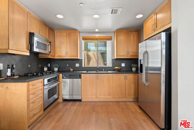 2397 Silver Lake Boulevard 22, Los Angeles, CA 90039