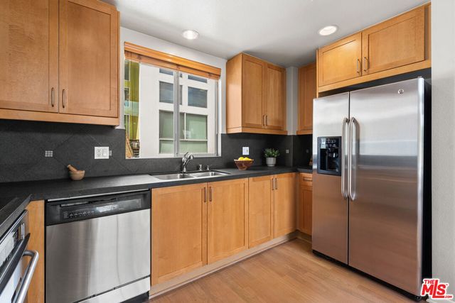 2397 Silver Lake Boulevard 22, Los Angeles, CA 90039