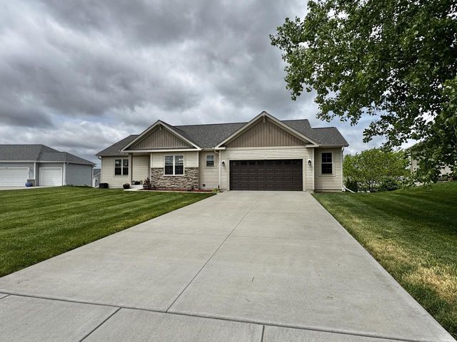 411 Rosewood COURT, Lake Mills, WI 53551