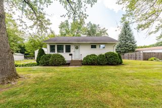 24 Higgins St, Springfield, MA 01108