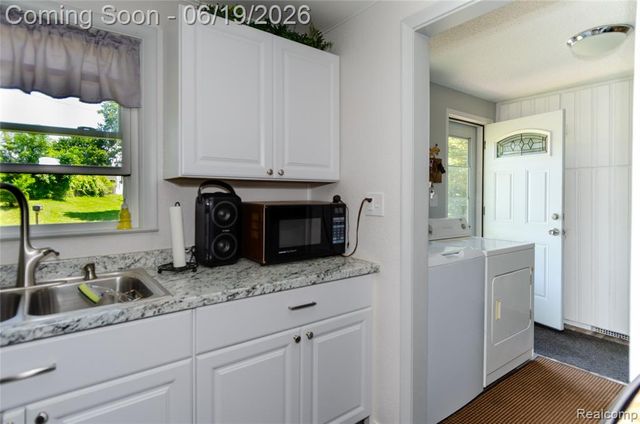 337 Lansing Drive, Waterford, MI 48328