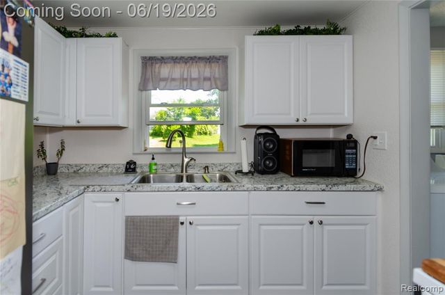 337 Lansing Drive, Waterford, MI 48328