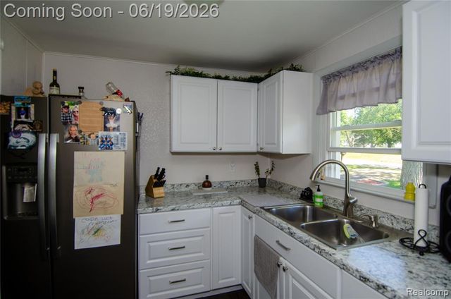 337 Lansing Drive, Waterford, MI 48328