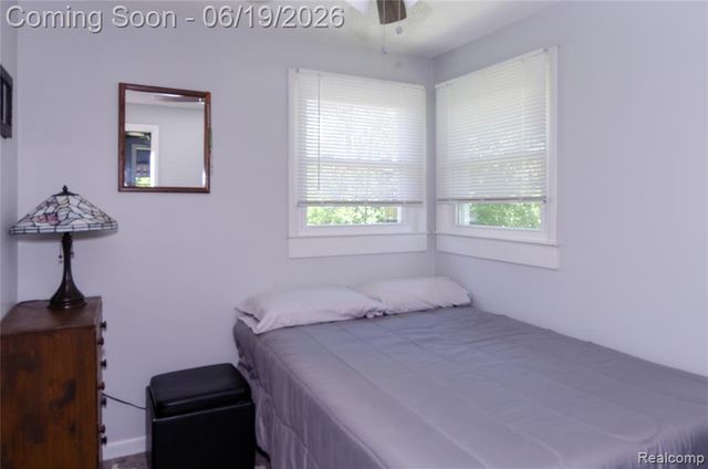 337 Lansing Drive, Waterford, MI 48328