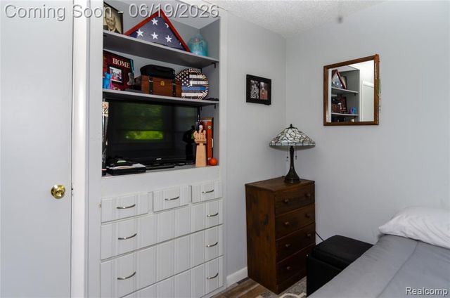 337 Lansing Drive, Waterford, MI 48328