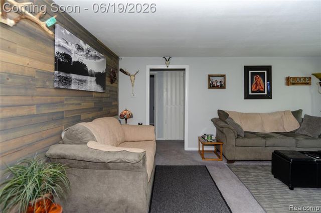 337 Lansing Drive, Waterford, MI 48328