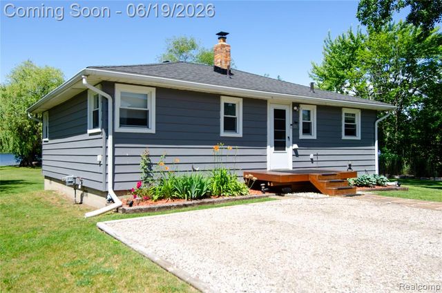 337 Lansing Drive, Waterford, MI 48328