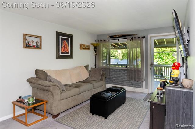 337 Lansing Drive, Waterford, MI 48328
