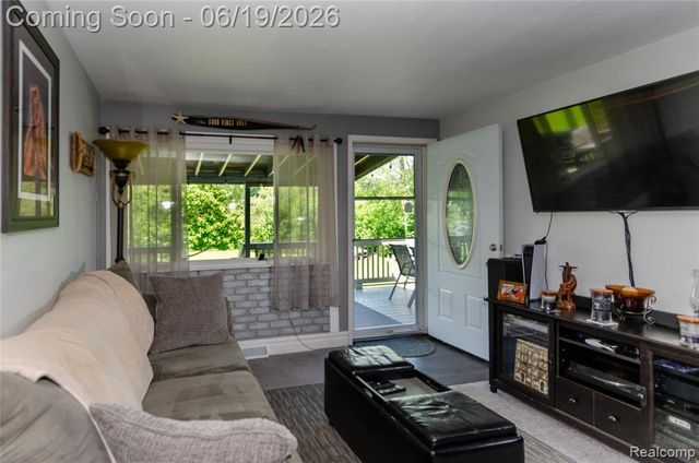 337 Lansing Drive, Waterford, MI 48328