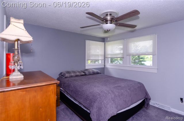 337 Lansing Drive, Waterford, MI 48328