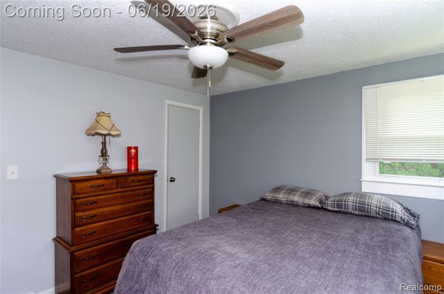 337 Lansing Drive, Waterford, MI 48328