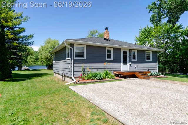 337 Lansing Drive, Waterford, MI 48328