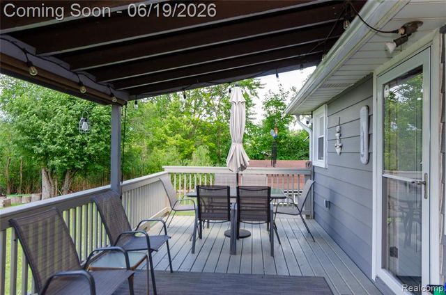 337 Lansing Drive, Waterford, MI 48328