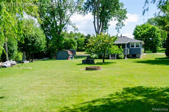 337 Lansing Drive, Waterford, MI 48328