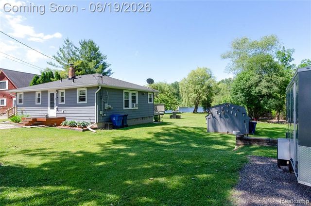 337 Lansing Drive, Waterford, MI 48328