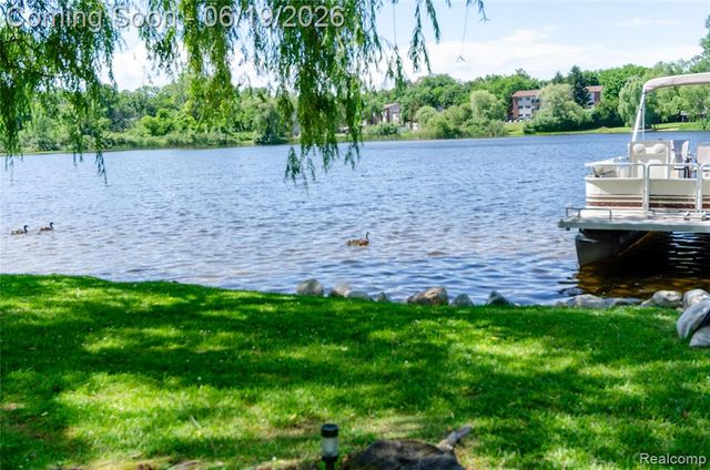 337 Lansing Drive, Waterford, MI 48328