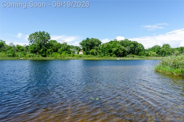337 Lansing Drive, Waterford, MI 48328