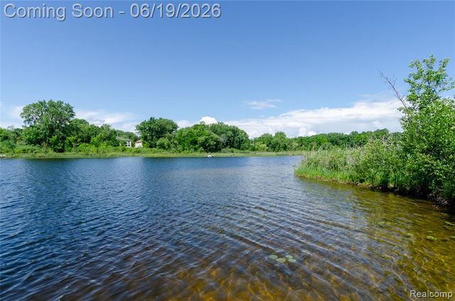 337 Lansing Drive, Waterford, MI 48328